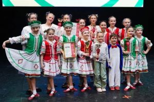 Хореографический ансамбль «Калинка» муниципального учреждения дополнительного образования «Центр развития творчества детей и юношества Ворошиловского района Волгограда» (департамент по образованию администрации Волгограда)
