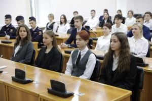 Слышать голос молодёжи: в гордуме состоялся очередной диалог со старшеклассниками о профессиях и развитии города