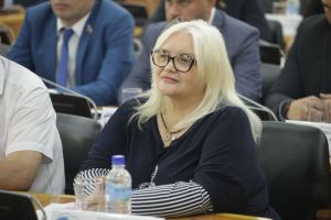 Лариса Тропкина: «Педагогическое сообщество приветствует закрепление особого статуса учителя на государственном уровне»