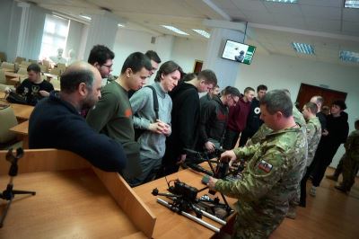 Студентов ведущих вузов Волгограда знакомят с современными профессиями и технологиями