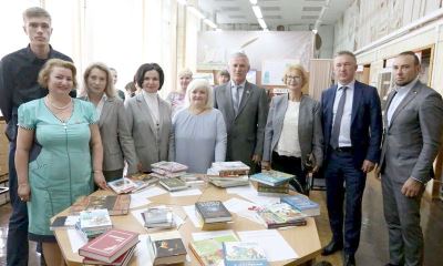 Фонд детской библиотеки им. Пушкина пополнился книгами от депутатов