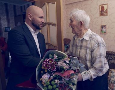 199 лет на двоих: в Волгограде поздравляют фронтовиков Виктора Богданова и Владимира Рыженко