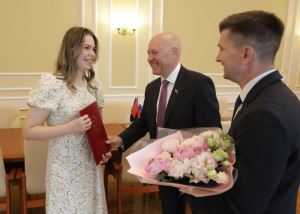 Депутаты наградили руководителя Фонда социальных проектов "Наследие"