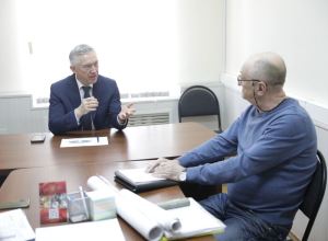 Сегодня председатель гордумы Владлен Колесников провел ежемесячный прием граждан