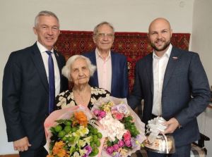 Легендарная защитница Сталинграда Валентина Подлесная принимает поздравления со 101-м днем рождения