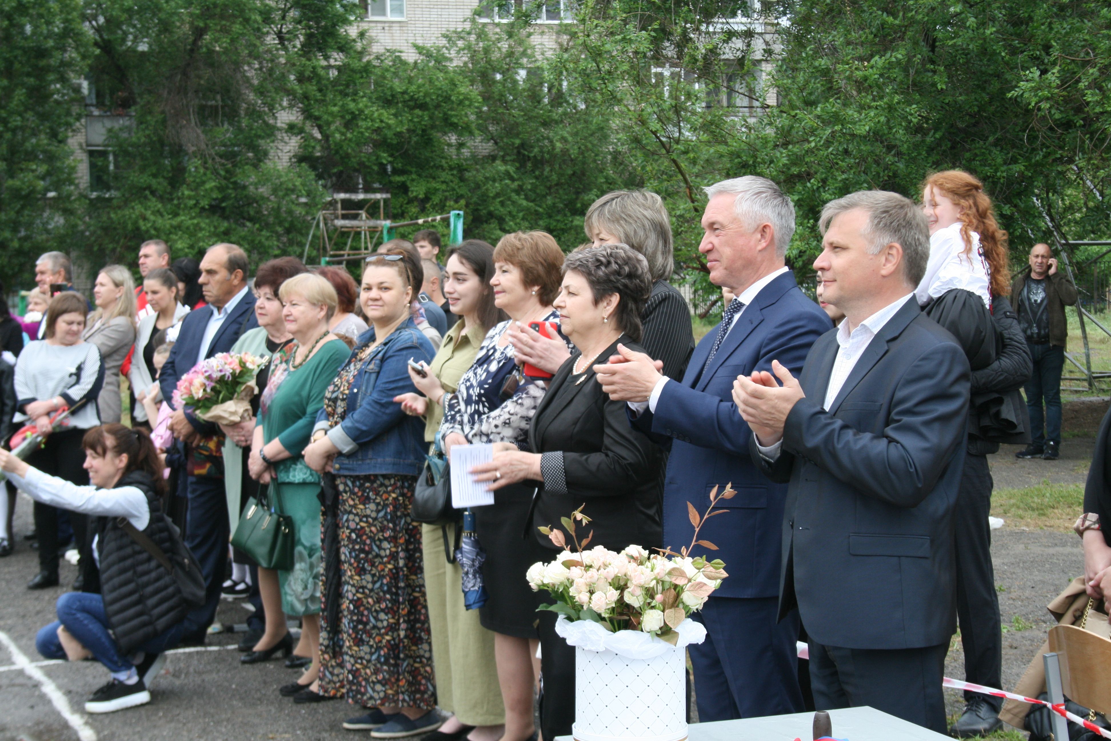 Волгоградские выпускники прощаются со школой | 23.05.2023 | Волгоград -  БезФормата