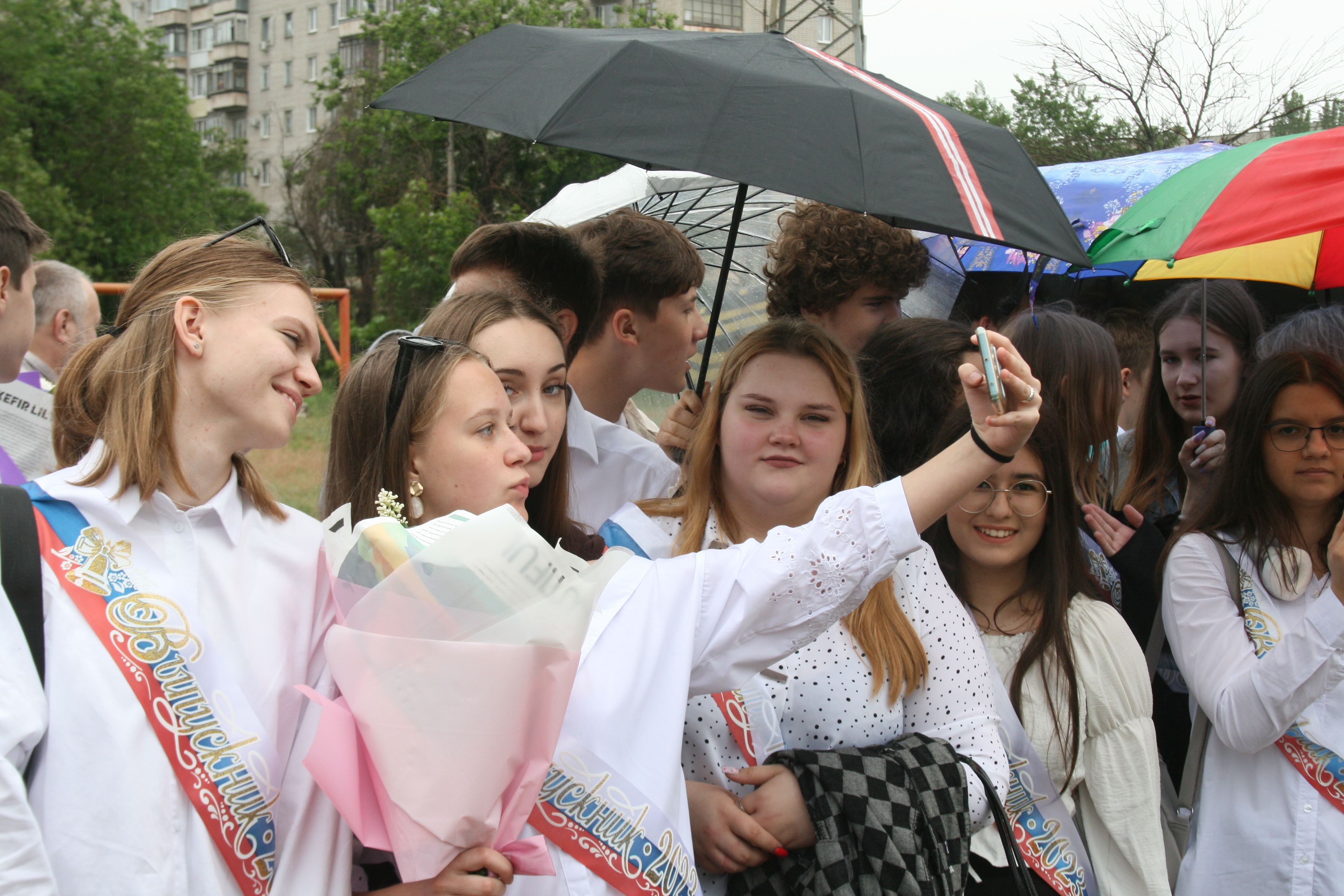 Волгоградские выпускники прощаются со школой | 23.05.2023 | Волгоград -  БезФормата