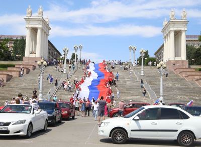 В Волгограде прошел автопробег «Россия, вперед!»