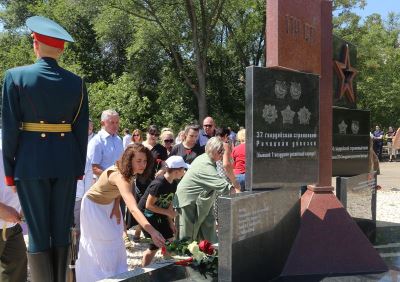 В Волгограде открыли памятник доблестным гвардейцам 114-го стрелкового полка