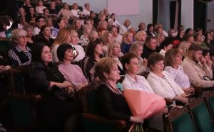 Педагоги Краснооктябрьского района принимали поздравления и награды в «Царицынской опере»