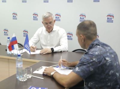 Владлен Колесников провёл приём граждан в Краснооктябрьском районе