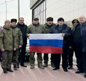 Вместе ради Победы: активисты передали автомобили волгоградским военнослужащим