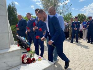 На острове Людникова почтили память защитников Родины