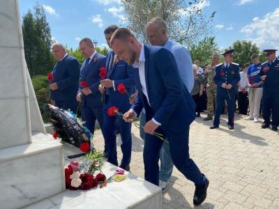 На острове Людникова почтили память защитников Родины