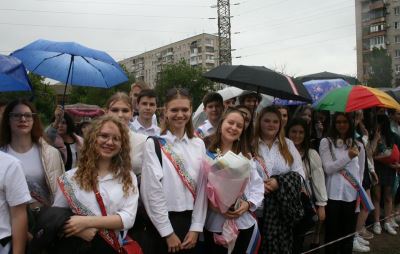 Волгоградские выпускники прощаются со школой