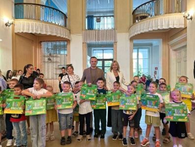 Будущие первоклассники Советского района встречают новый учебный год с подарками и отличным настроением