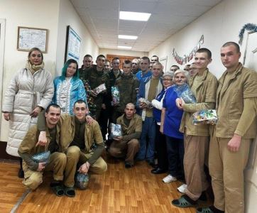 Новогодние подарки от волгоградцев отправились землякам на передовую