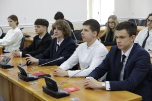 Разговор о будущем: в гордуме прошла очередная профориентационная встреча с молодежью