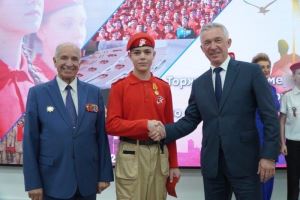 Молодых патриотов Волгограда наградили знаками «Юнармейской доблести»
