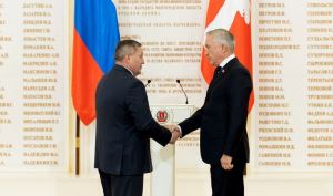 В преддверии Дня народного единства губернатор Андрей Бочаров вручил жителям региона государственные награды Российской Федерации и Волгоградской области. 