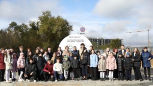 В волгоградской школе им. А.Н. Пахмутовой открыли в ее честь стелу